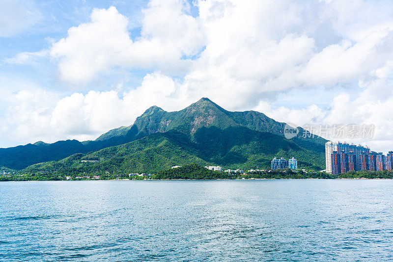 马鞍山和密集的住宅楼