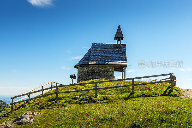 位于基姆高阿尔卑斯山脉坎彭万德山的小教堂