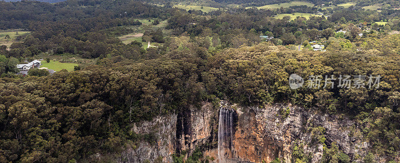 普林布鲁克瀑布和斯普林布鲁克高原，斯普林布鲁克NP附近的黄金海岸，澳大利亚