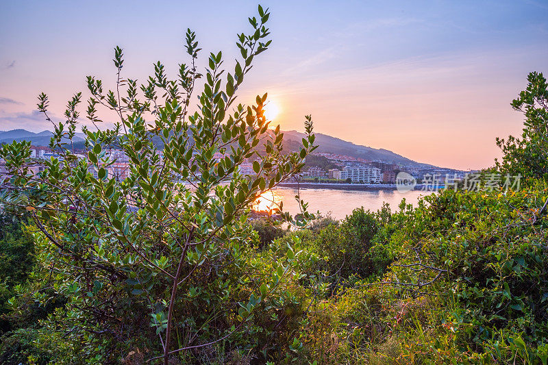 比斯开湾小镇的风景。西班牙