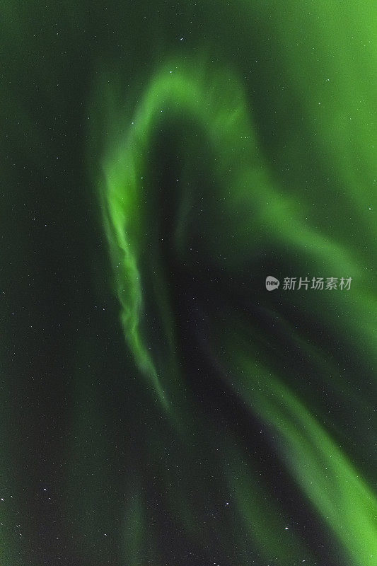 冬季，北极光，北极光在挪威北部的罗浮敦群岛上空