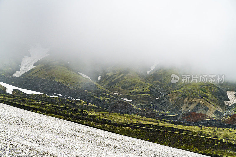 俄罗斯堪察加半岛的火山景色。