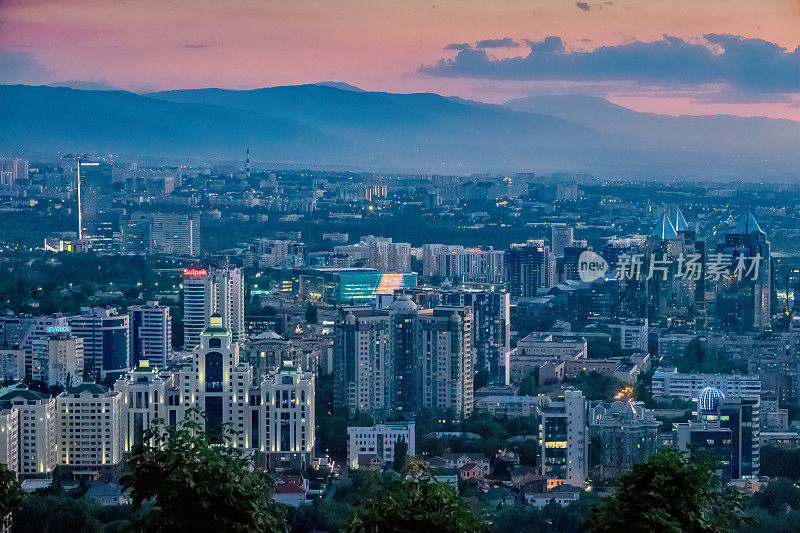 阿拉木图市中心哈萨克斯坦之夜