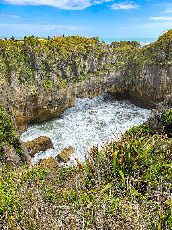 Punakaiki煎饼石和喷水道，狗仔国家公园，新西兰