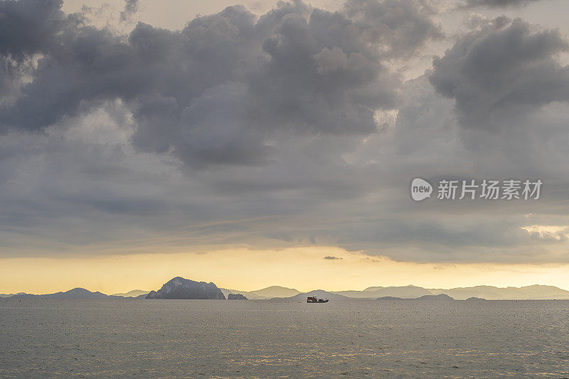 美丽的海景背景的高瑶瑶岛在安达曼海之间的普吉岛，潘恩加和甲米泰国