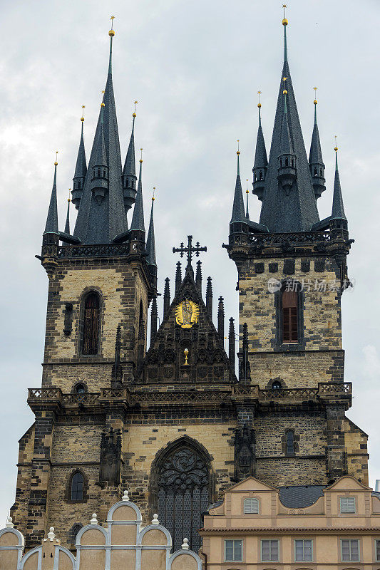 捷克布拉格泰恩教堂的外部视图