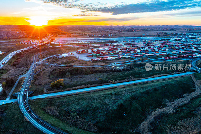 位于加拿大克莱因堡的加拿大太平洋高速公路沃恩多式联运码头