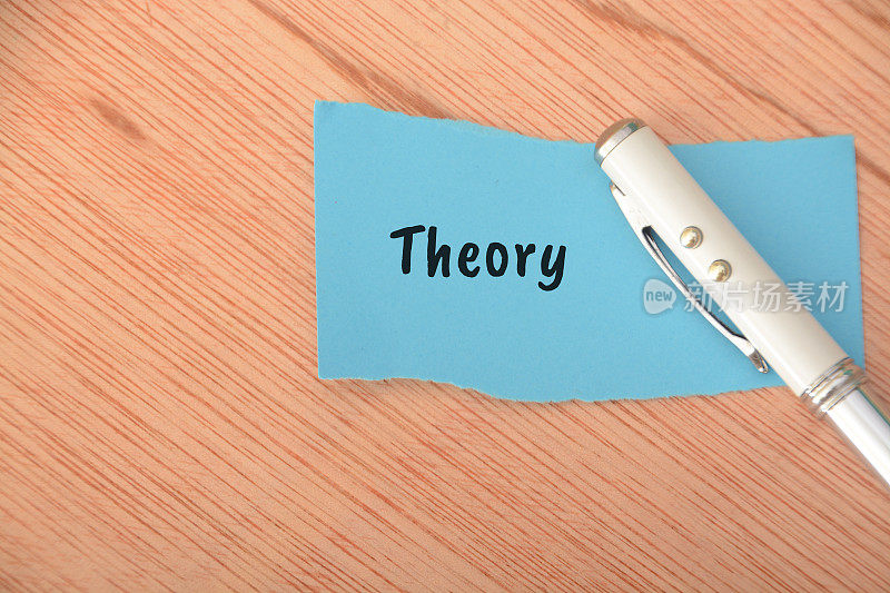 理论是一个全面的和充分证实的解释或框架，描述和解释一系列观察到的现象