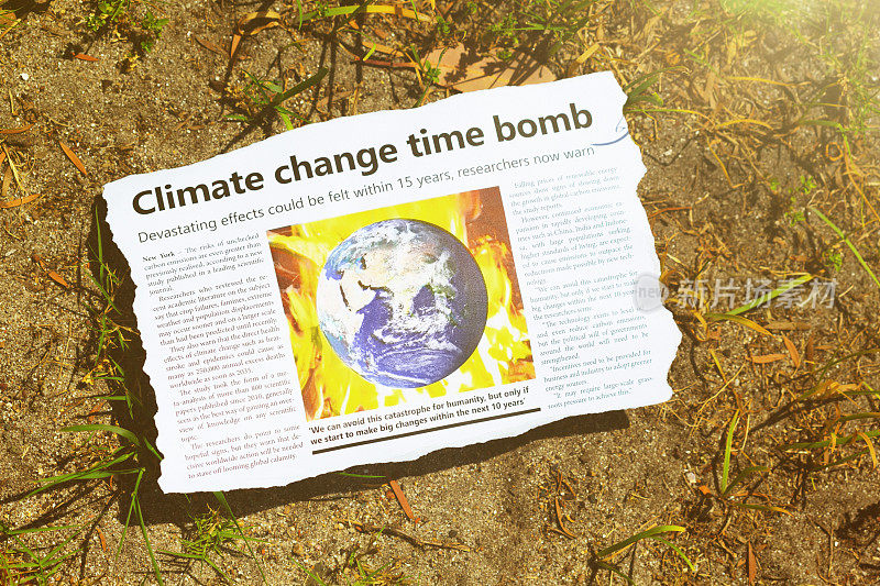 报纸的标题和报道警告说，随着地球变暖，气候变化正在恶化