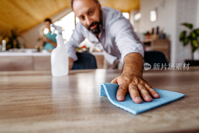 现在它很干净，你可以在上面吃东西