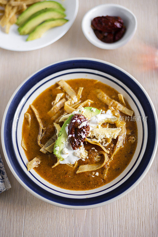 墨西哥菜，煎蛋卷汤
