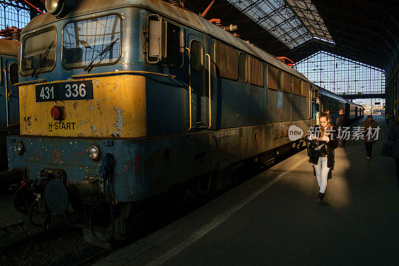匈牙利布达佩斯:布达佩斯-纽加蒂火车站阳光
