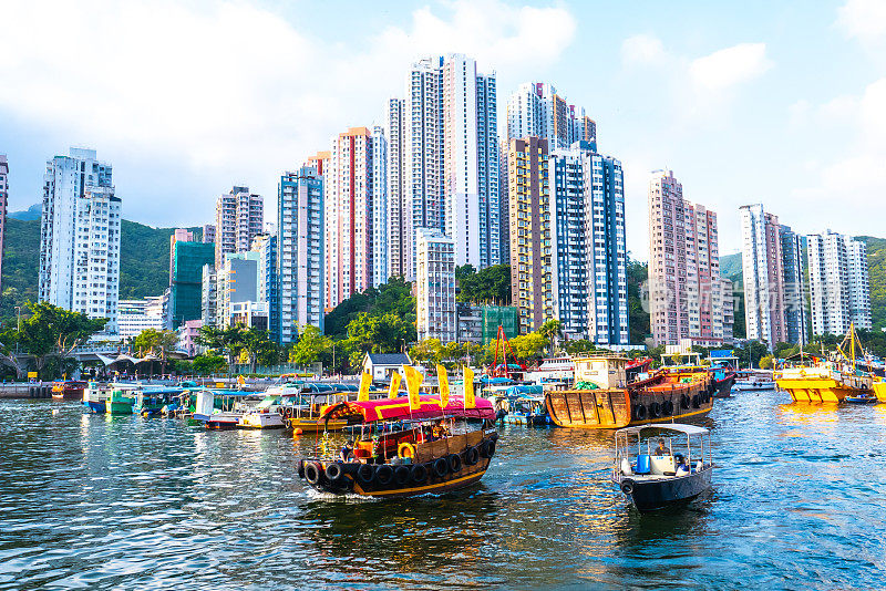 香港仔湾海港的日落景致。阿伯丁