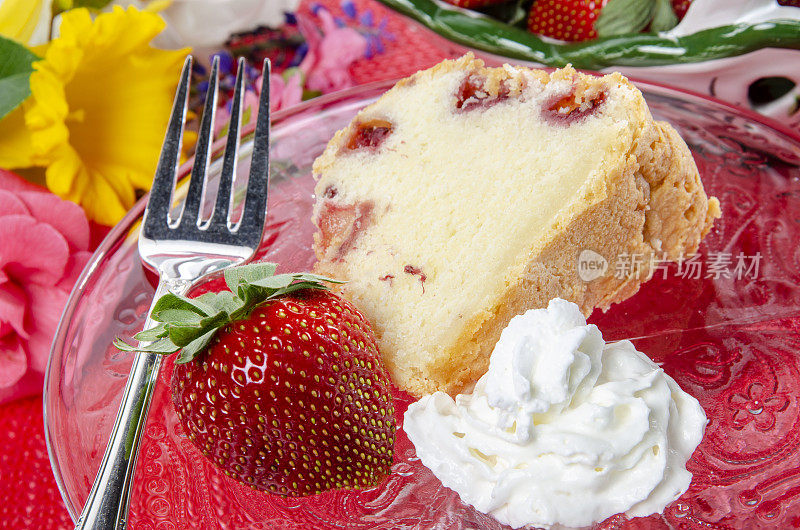 草莓磅蛋糕: