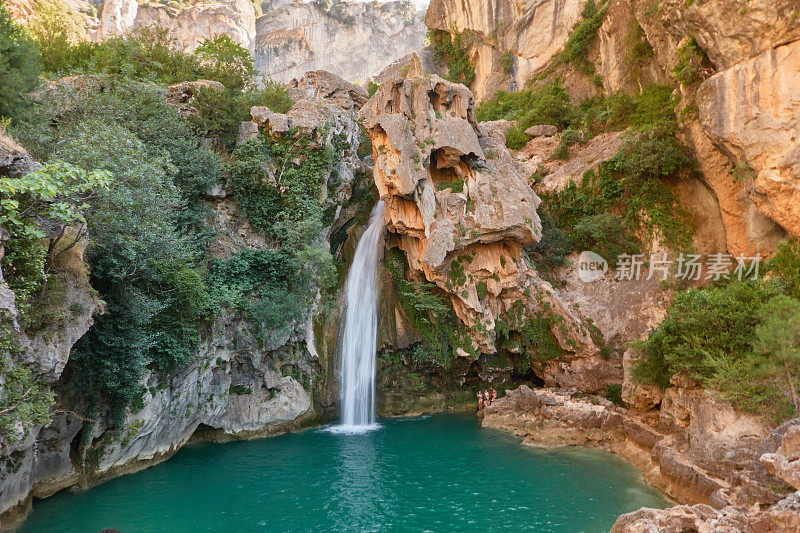 博罗沙河上的骷髅瀑布。卡索拉山自然公园，塞古拉和别墅。Jaen。安达卢西亚。西班牙