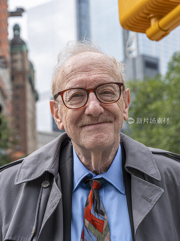 一个典型的纽约老人的肖像