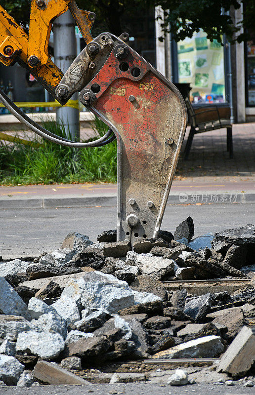 在道路建设中制动沥青