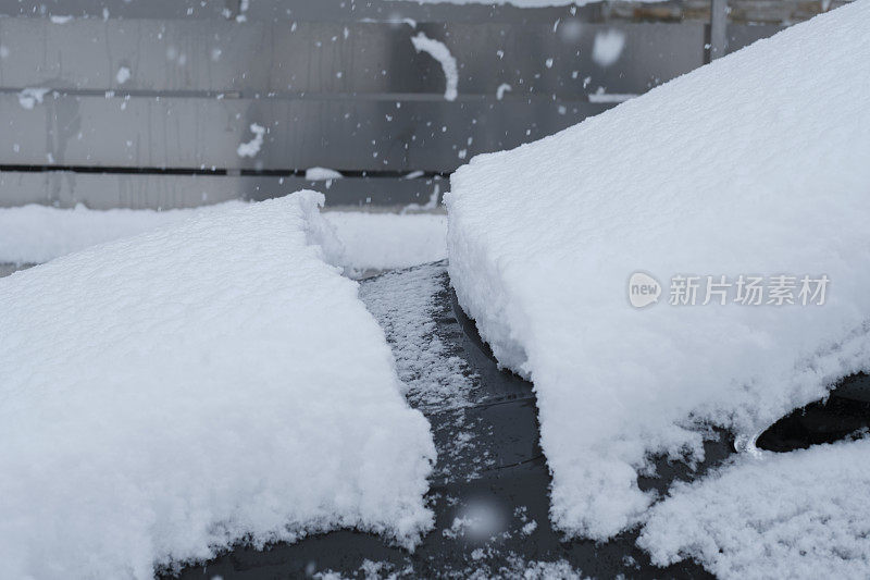 车下的雪