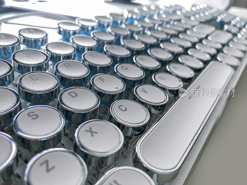 白色电脑键盘的特写