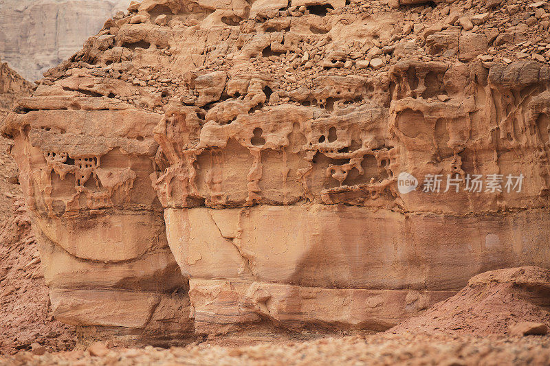 沙漠中的野生山区