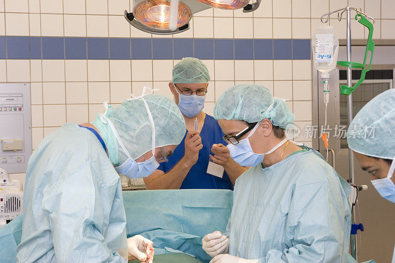 手术过程中的手术团队
