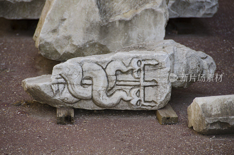 罗马斗兽场内的大理石雕刻