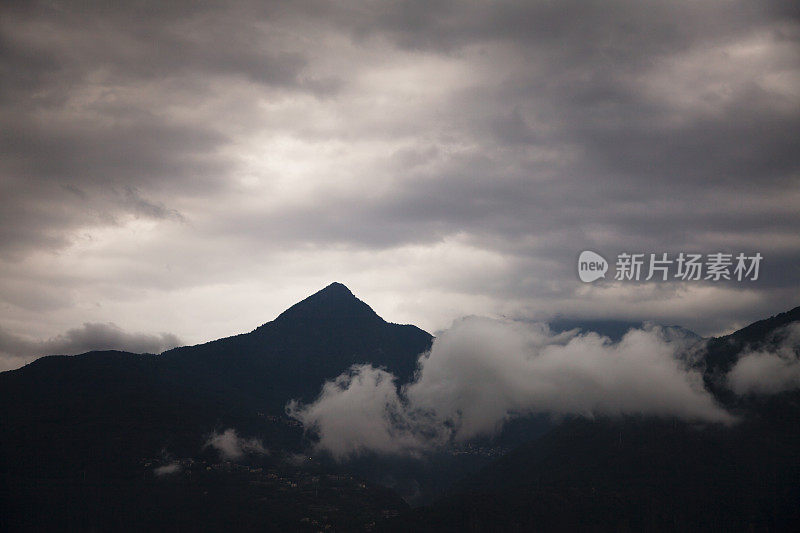 科莫湖山