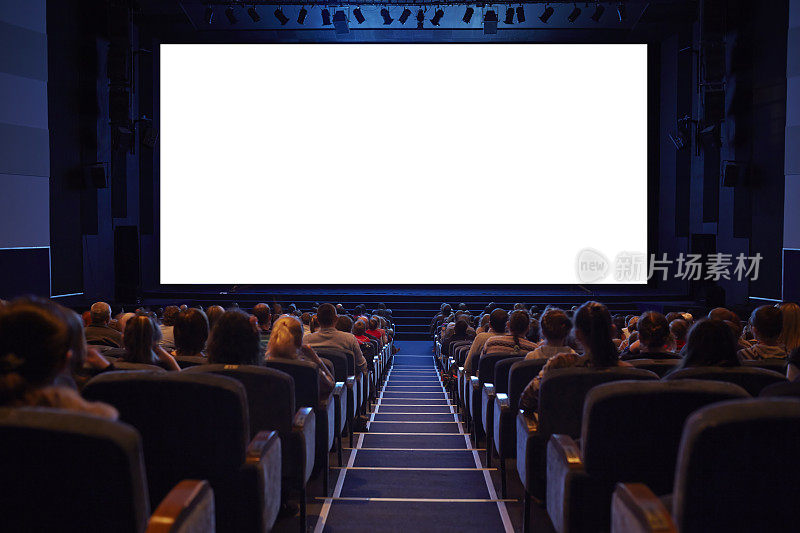 空荡荡的电影屏幕和观众。