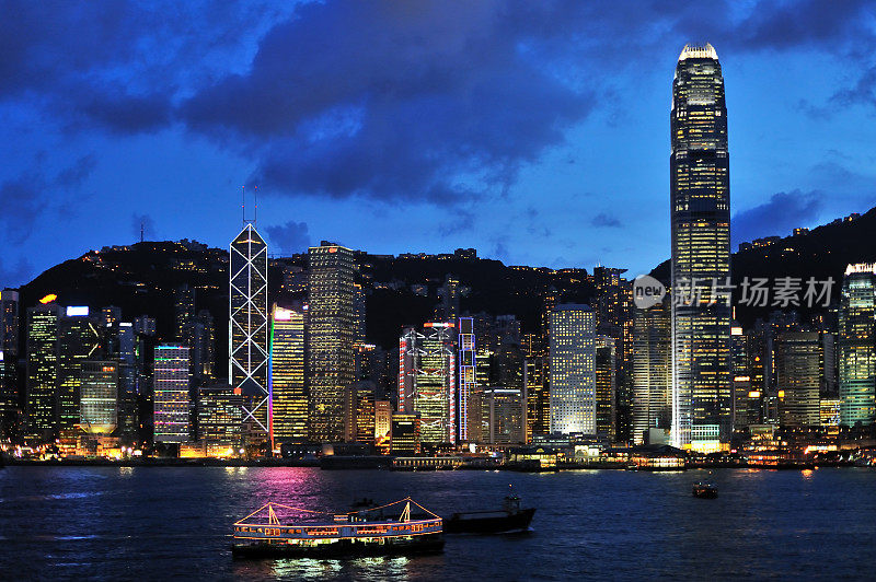 香港维多利亚港和渡轮夜景