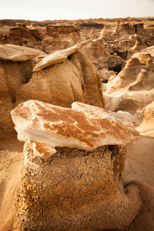 新墨西哥州比斯提荒地上奇怪的平衡岩石