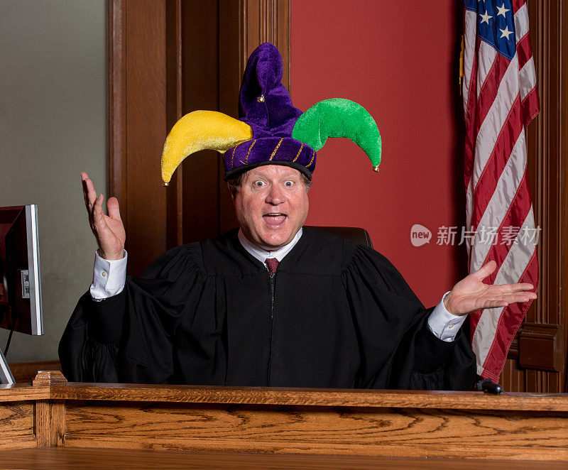 小丑帽的法官
