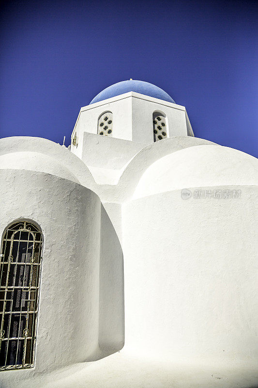 希腊，圣托里尼岛，蓝圆顶教堂