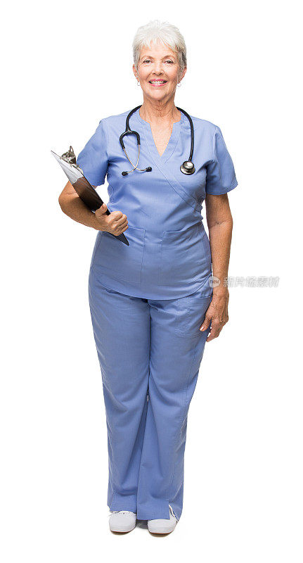 成熟的拉丁护士拿着剪贴板