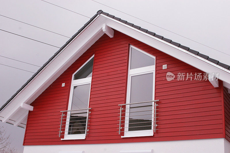 红房子山墙