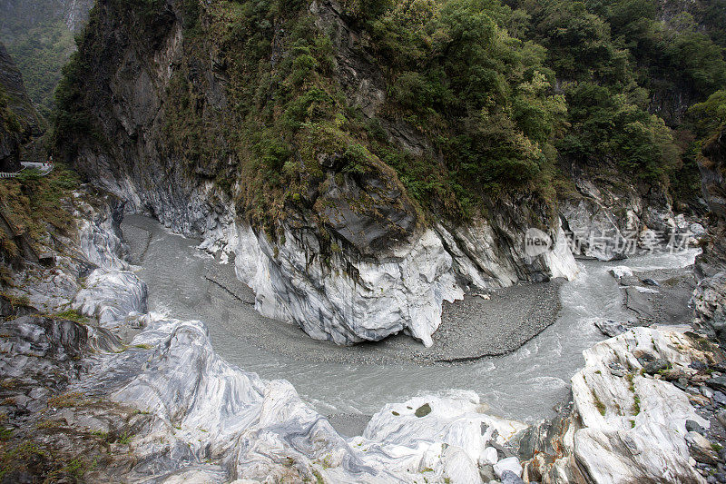 山河在迷雾峡谷中，台湾