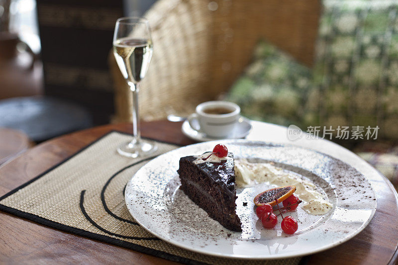 咖啡和巧克力蛋糕