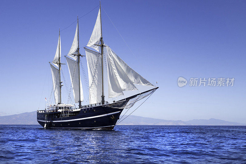 印度尼西亚印度洋-太平洋上的一艘雄伟的帆船