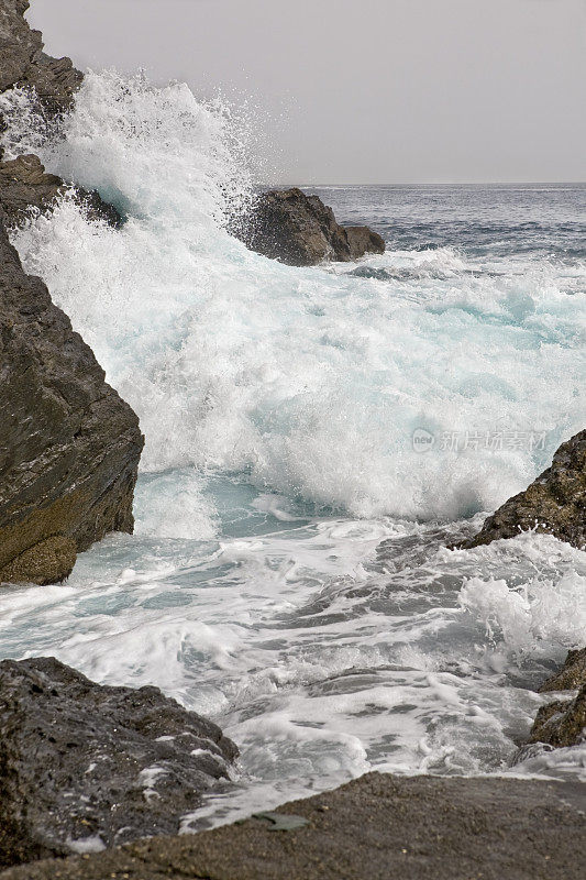 意大利海岸的海洋破坏者