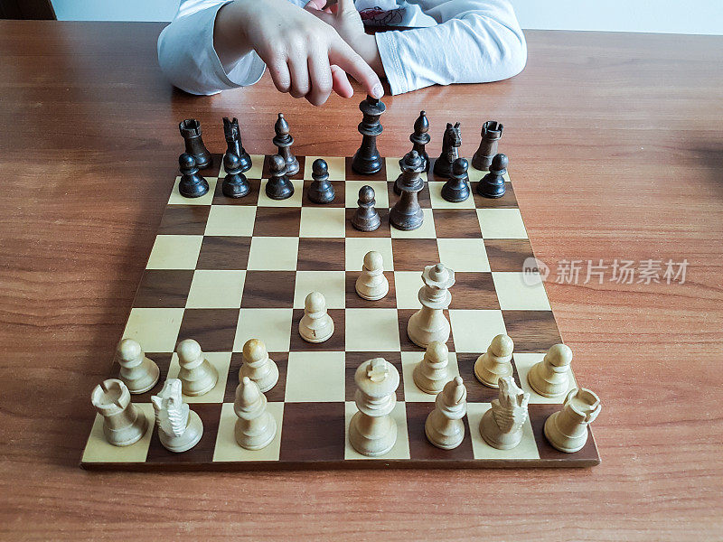 父子在下棋