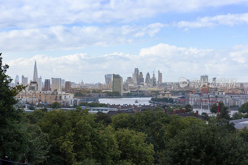 伦敦城市建筑和地标的全景从格林威治天文台的观点。