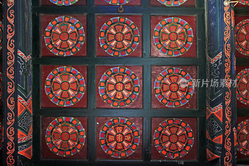 寺庙天花板装饰图案，特写照片