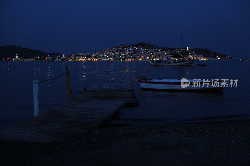 波罗斯岛的海滩夜景