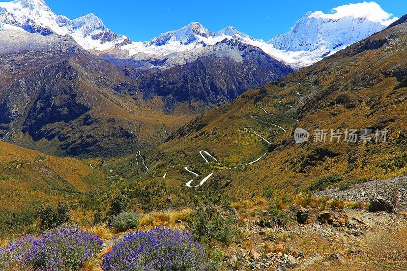 秘鲁卡什的波塔丘埃洛蜿蜒山路