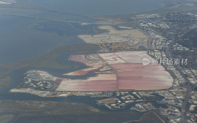 沼泽和盐湖鸟瞰图附近的红杉市，美国加州，美国