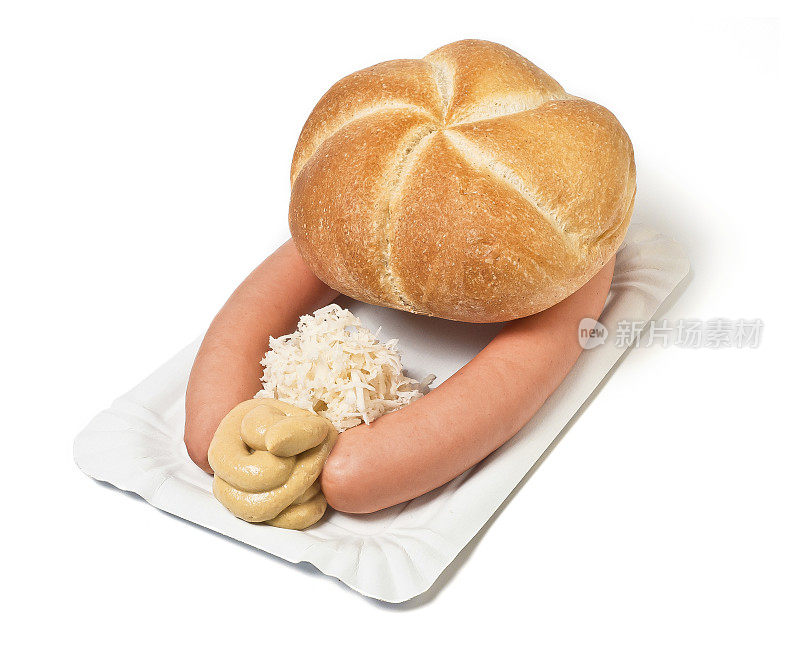 典型的奥地利的零食。一对维也纳香肠(法兰克福香肠Würstchen)在一个纸盘子上，一块芥末，辣根和一个小面包。