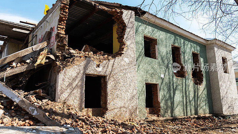 拆迁的房子,地震。废墟建筑，自然灾害的概念。