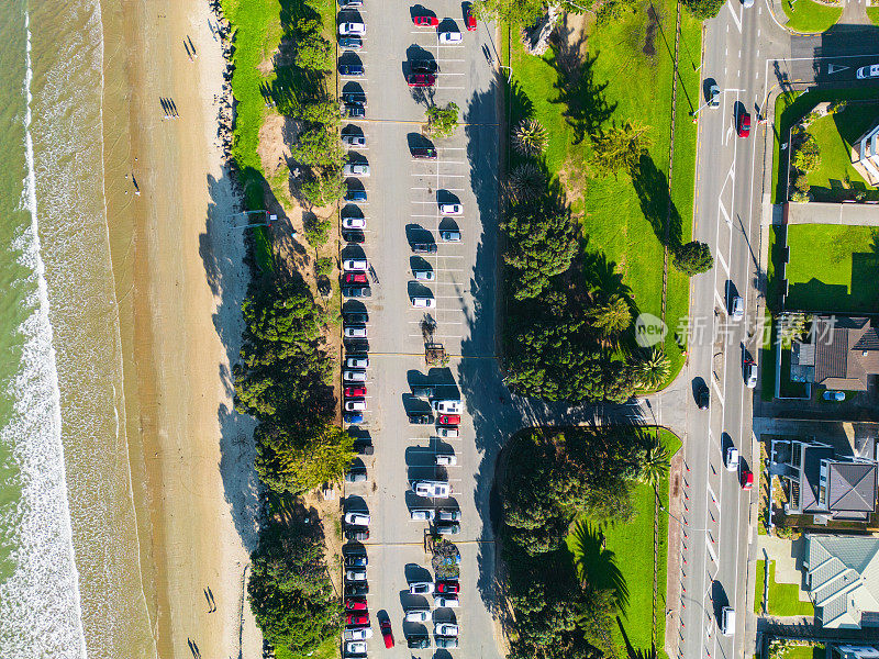 在道路上停车。