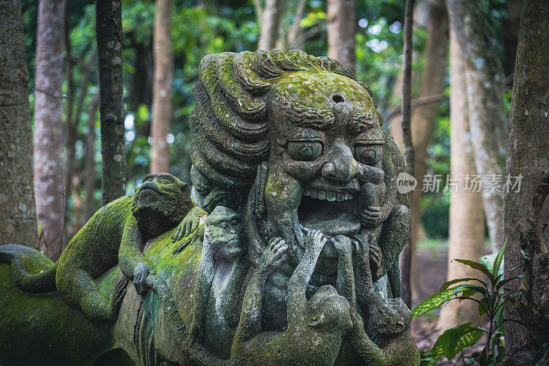 巴厘岛用石头雕刻的恶魔雕塑