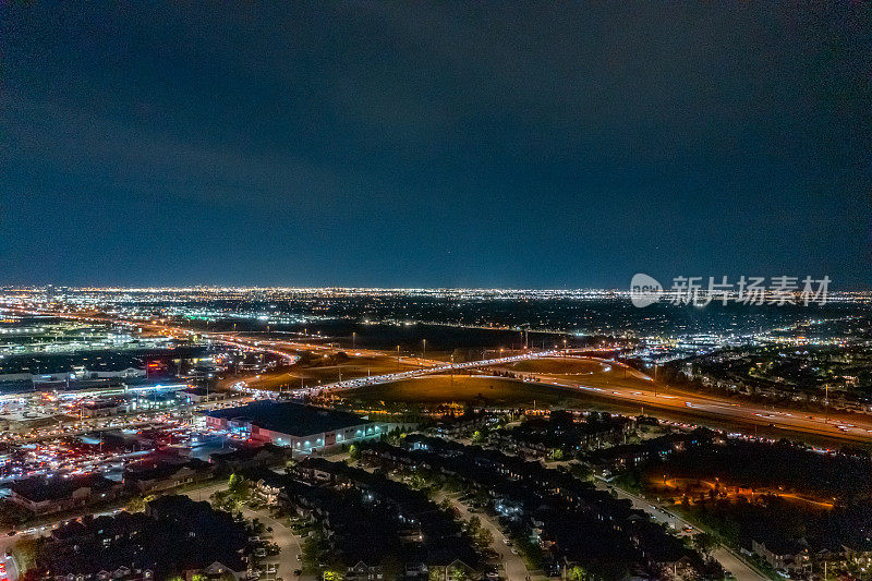 维多利亚白天夜晚的空中城市景观，沃恩，安大略省