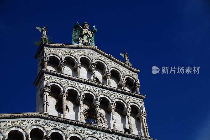 特写:圣迈克尔大天使在圣米歇尔基耶萨在福罗，卢卡，意大利